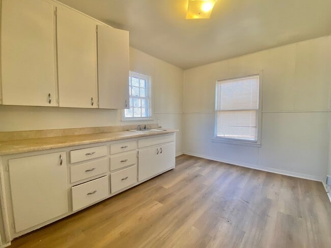 Building Photo - 2220 15th St