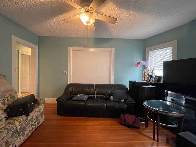 Building Photo - 159 Myrtle St