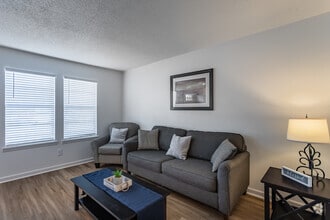 Living Room - Harbour Lake Apartments