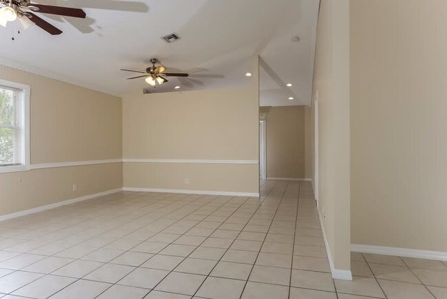Building Photo - 158 Crystal Key Way