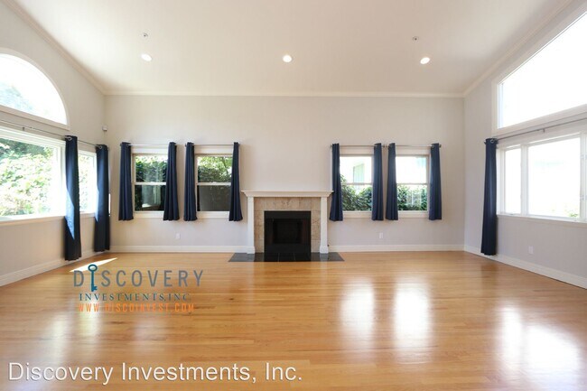Foto del edificio - 4 br, 3 bath House - 68 Wyngaard Ave.