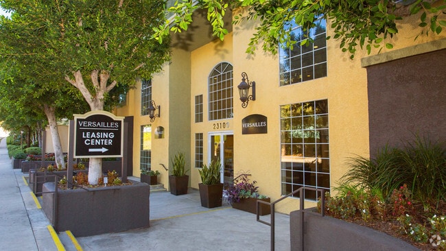 Leasing Center Entrance - Versailles