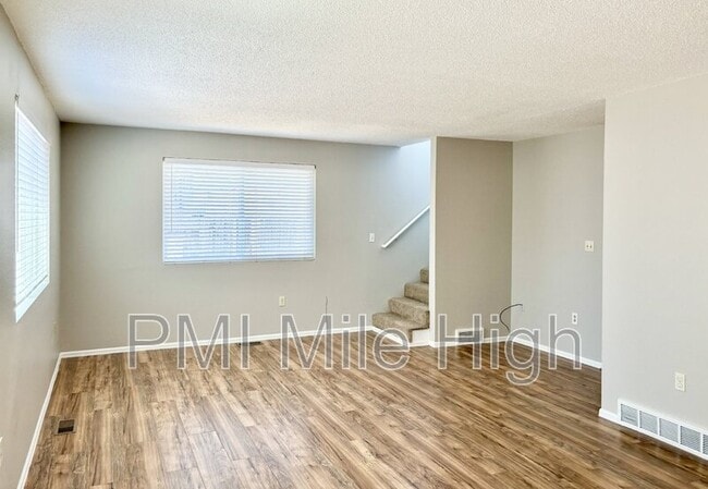 Building Photo - 470 Lone Pine St