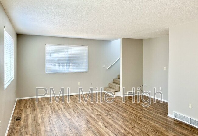 Foto del edificio - 470 Lone Pine St