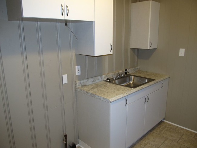 Building Photo - 10704 Hickman Mills Drive