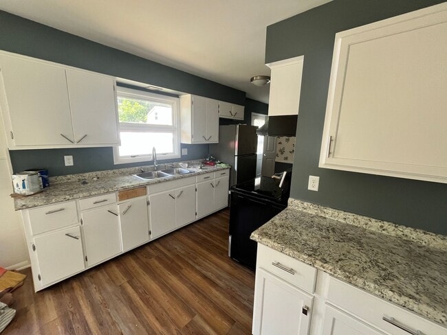 Building Photo - Beautiful 3 Bedroom 1.5 Bath House in Carmel
