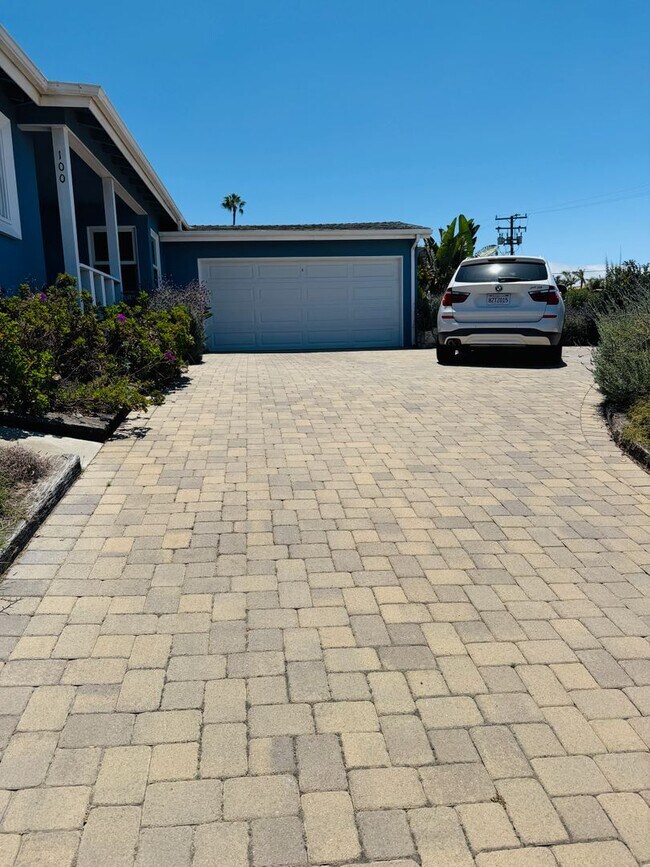 Foto del edificio - Amazing Cottage Style Home with Ocean Views Only Steps to the Beach in South Redondo!