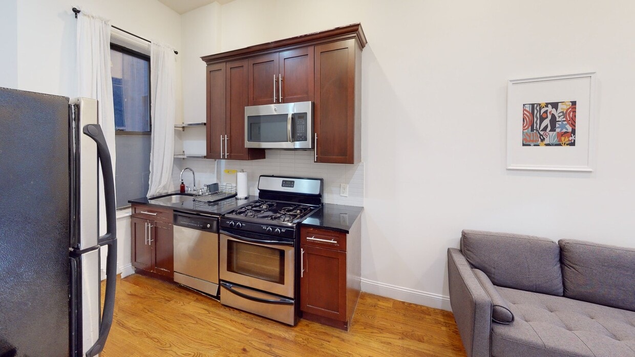 Photo - Private bedroom in 4 bed/1 bath Home