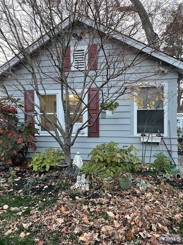 Primary Photo - 116 Hawthorne Ave