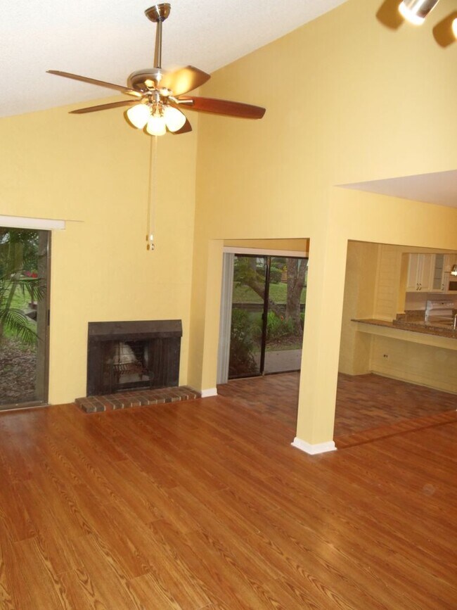 Building Photo - 2/2 condo in the heart of Carrollwood
