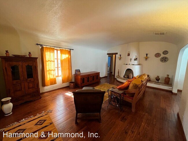 Building Photo - 3 br, 2 bath House - 12349 La Maida St.