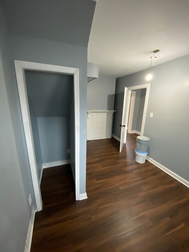 Building Photo - 2 bed 2 level row house in Church Hill! Al...