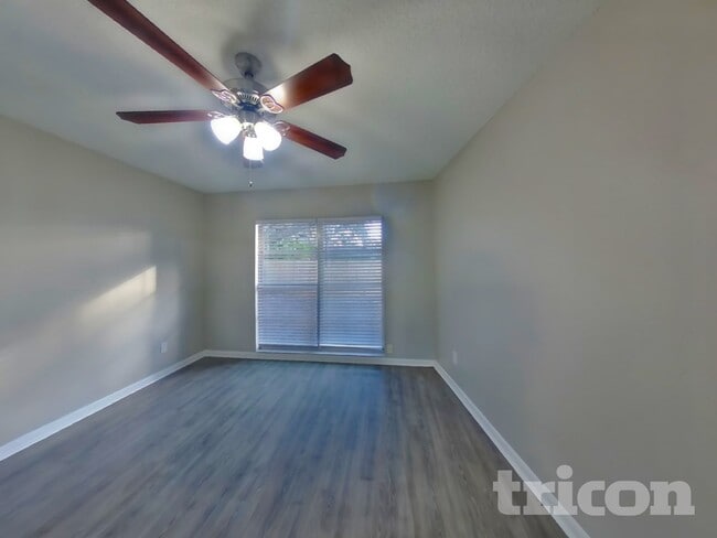 Building Photo - 603 Ephrata Dr