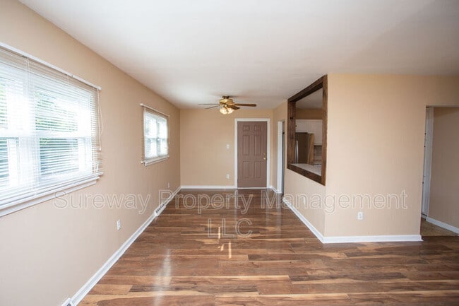 Foto del edificio - 211 Princeton Ave