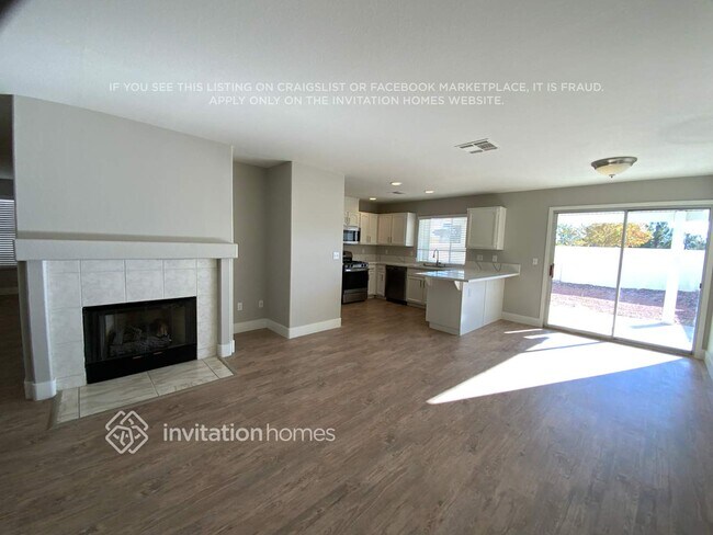 Building Photo - 1821 La Villa Dr