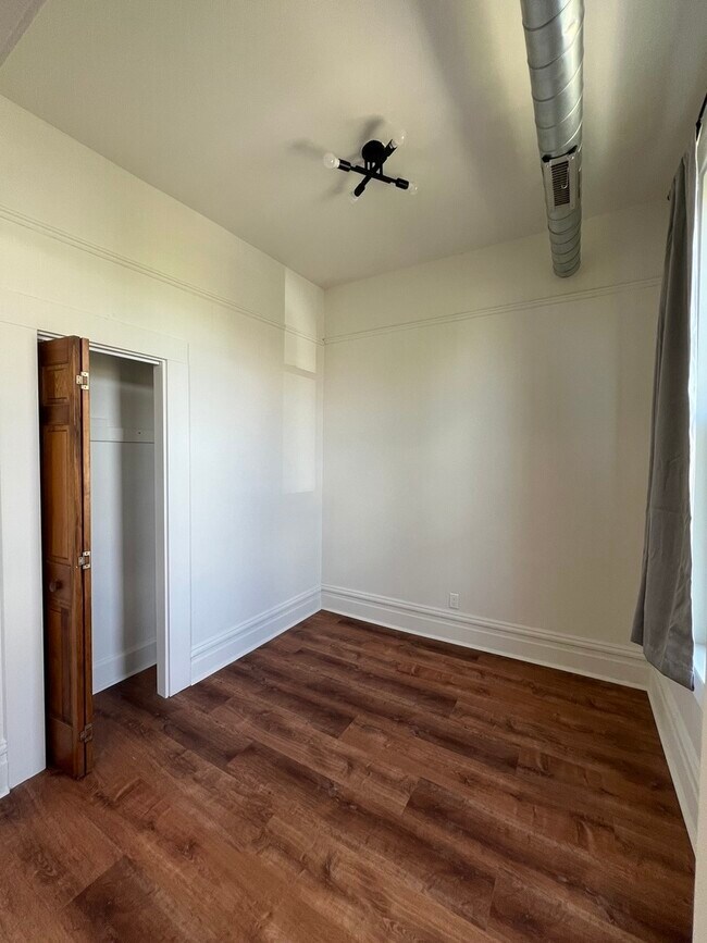 Foto del edificio - 5032 S Prairie Ave