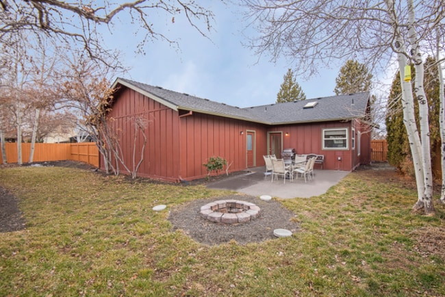Foto del edificio - 61278 Sunflower Ln