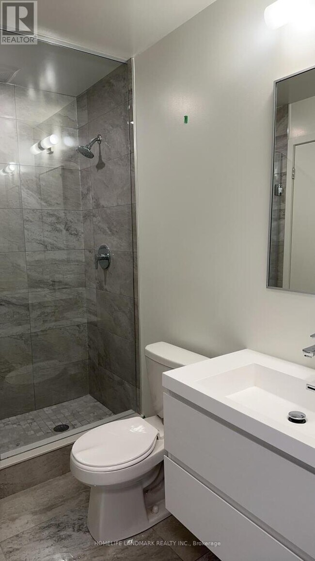 Building Photo - 38 Simcoe Promenade