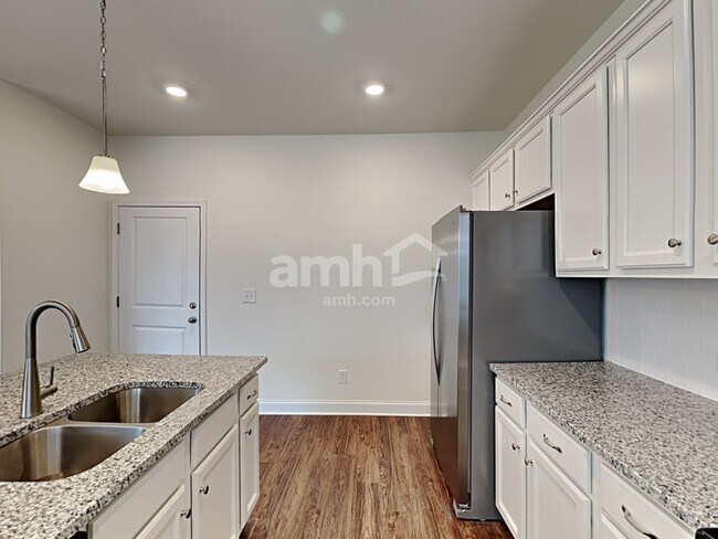 Foto del edificio - 8105 Brookbend Dr