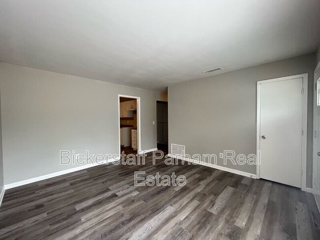 Foto del edificio - 2300 Welch Dr