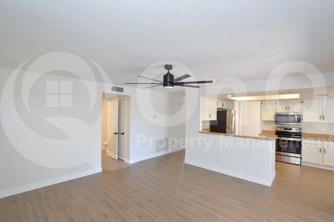 Foto del edificio - 488 W Carmen St