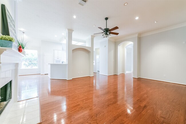 Foto del edificio - 14610 Farrawood Dr