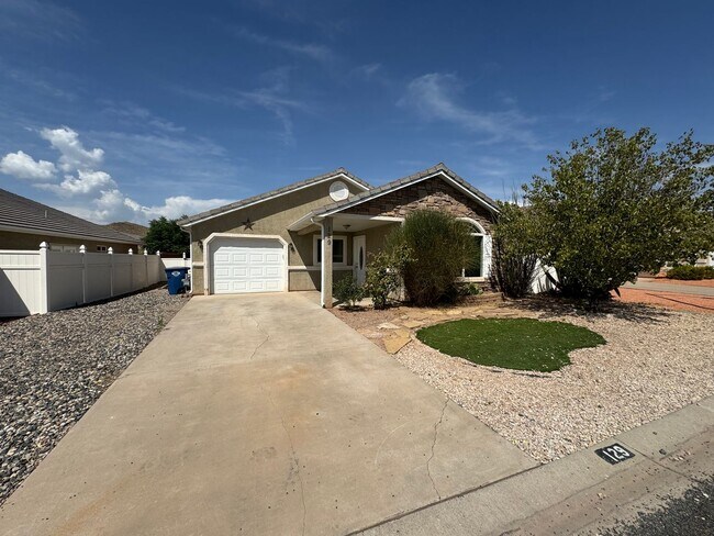 Foto del edificio - Quail Lake Estates!  Pet Friendly!!