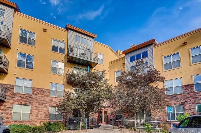 Building Photo - 9019 E Panorama Cir