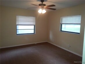 Building Photo - 100 E Knightsbridge Pl
