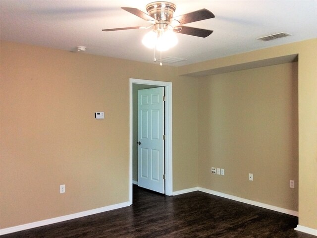 Foto del edificio - 1733 Strathmore Cir