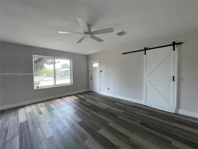 Foto del edificio - 631 SW 28th Terrace