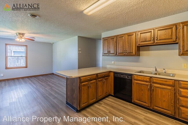 4 Br 2 Bath House 2532 Brockman St House For Rent In Manhattan Ks Apartments Com