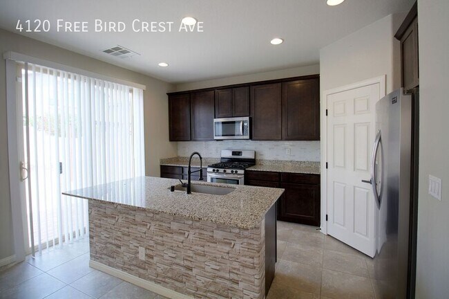 Foto del edificio - 4120 Free Bird Crest Ave