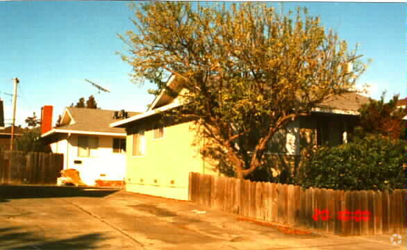 Building Photo - 1065-1067 Dodge Dr
