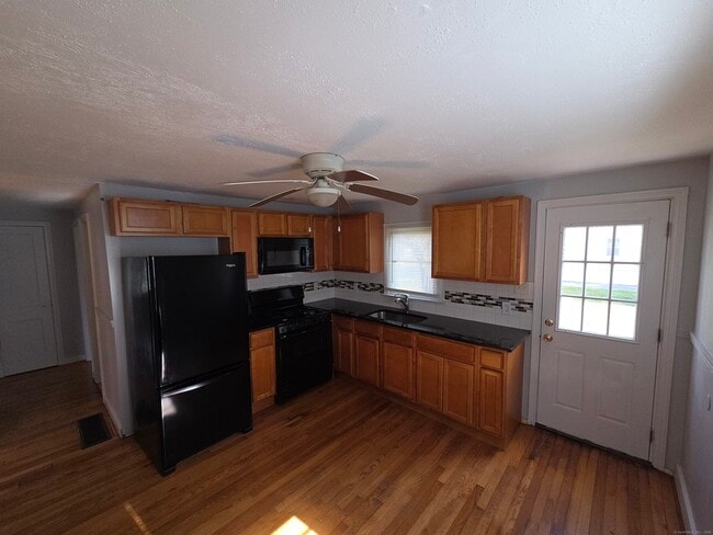 Building Photo - 89 Tracy Ave