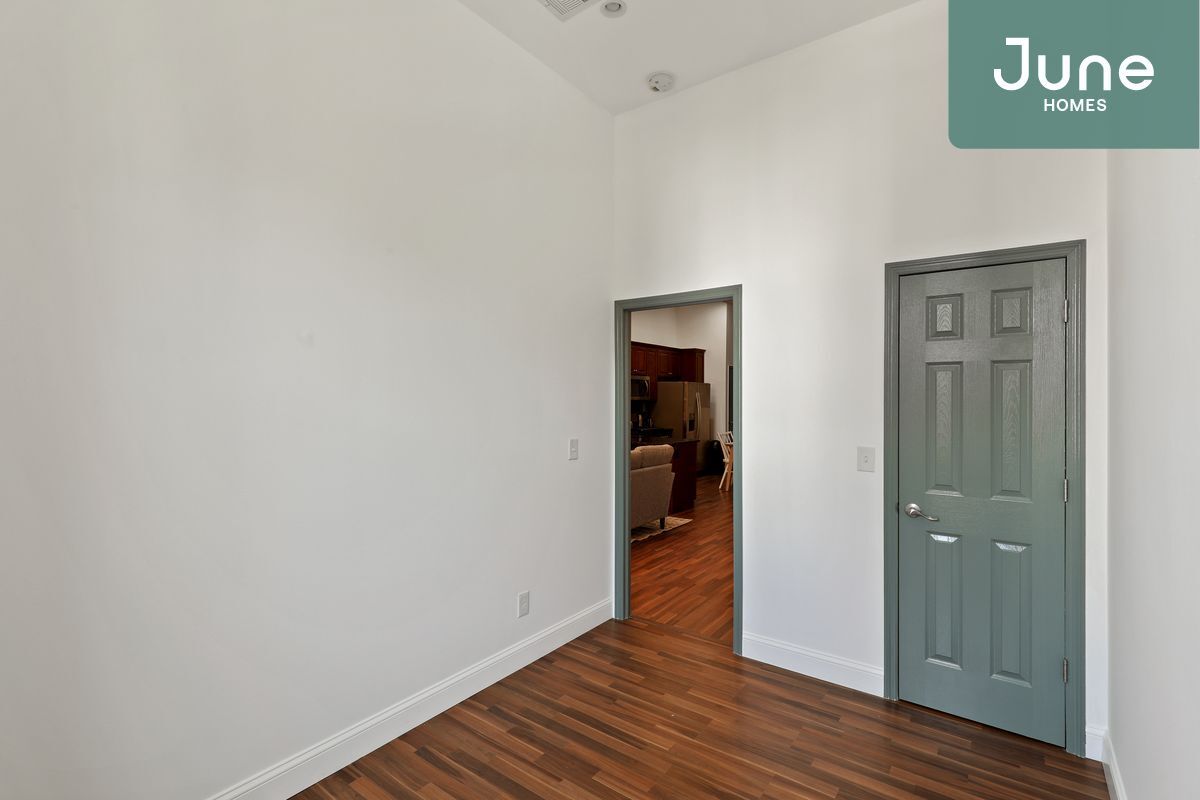 Primary Photo - ROOM ONLY in 4-bed/1.0-bath Home