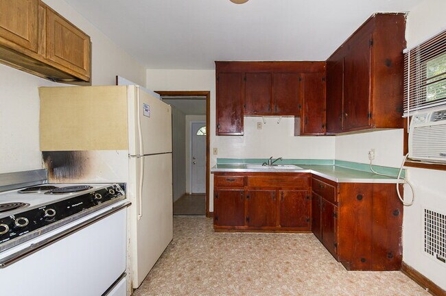 Foto del edificio - For Rent: 1BR, 1BA duplex