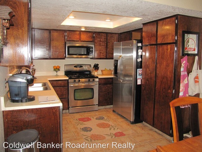 Foto del edificio - 2 br, 1.5 bath House - 6468 Marine Ave