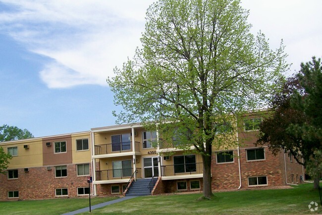 Foto del edificio - Willow Greens Apartments