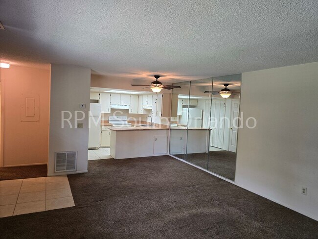 Foto del edificio - 88 Windtree Ln