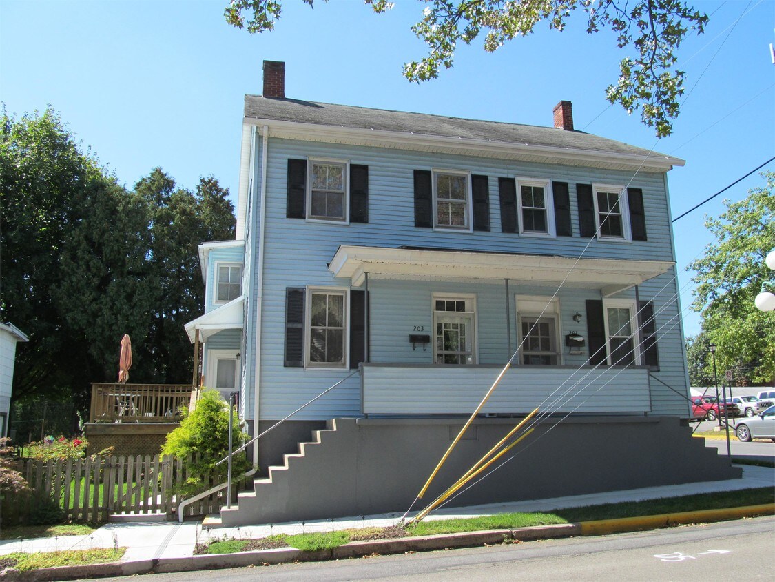 Primary Photo - 201/203 S. Second St. - 201