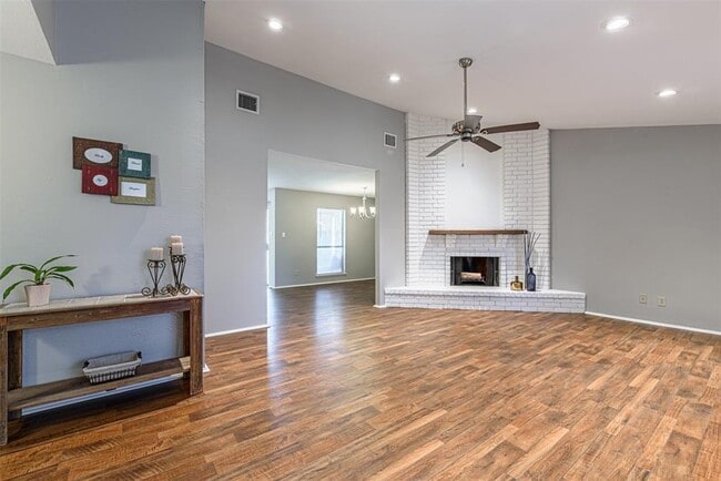 Building Photo - 6811 Blue Ridge Dr