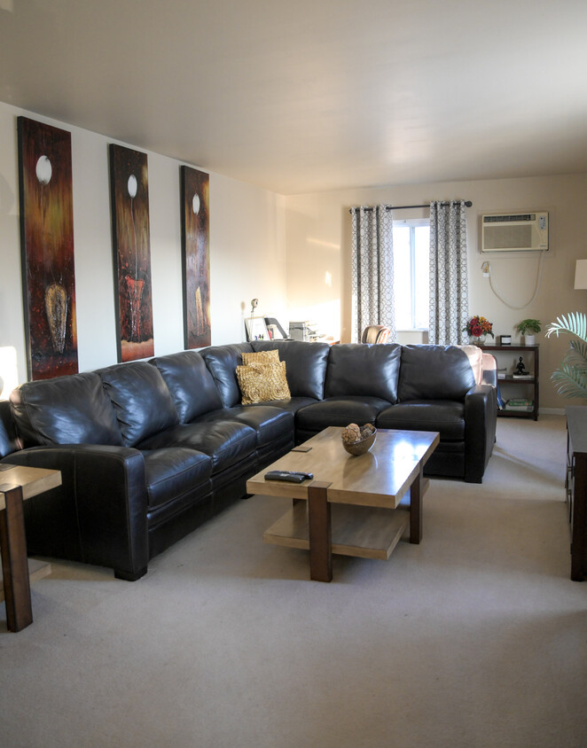 Living Room - 38618 Meadowdale St