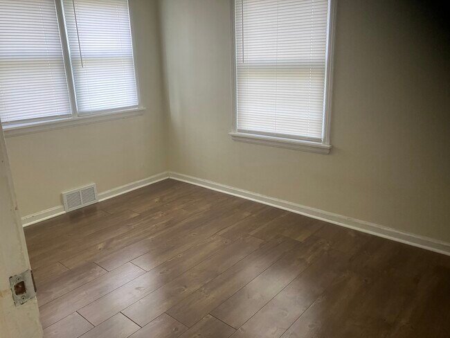 Dormitorio u oficina - 57 Logan Ave W