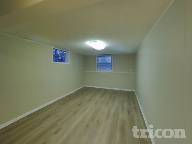 Foto del edificio - 3733 Hillsboro Ave N