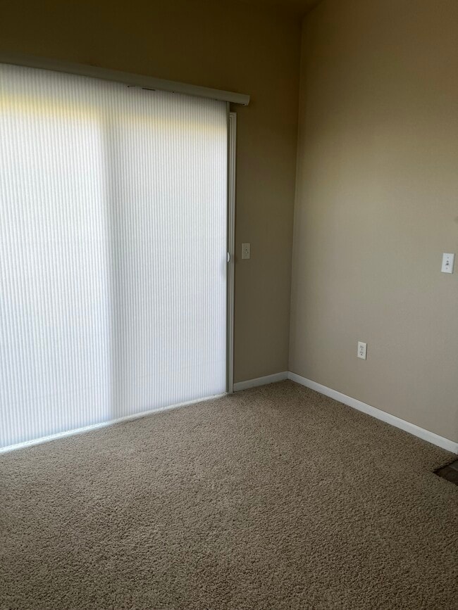 Building Photo - 1430 Legends Cir