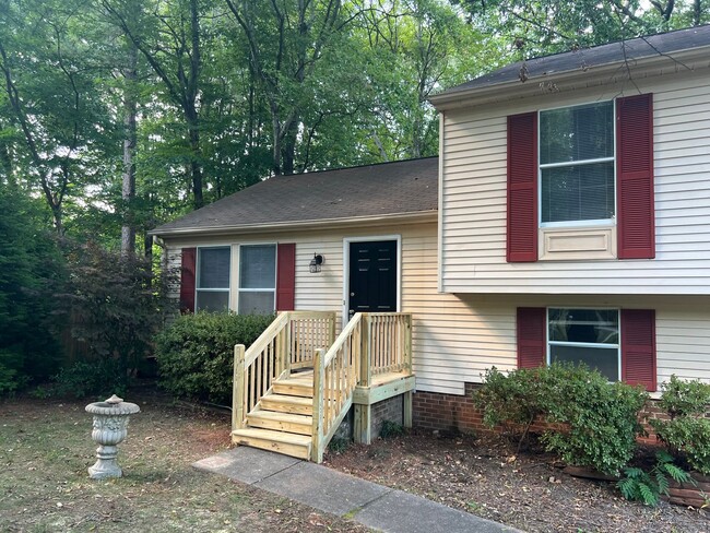 Foto del edificio - Split Level 3 Bedroom | 2.5 Bath Home in Cary