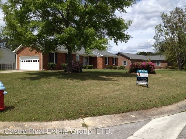 Building Photo - 201 University Dr