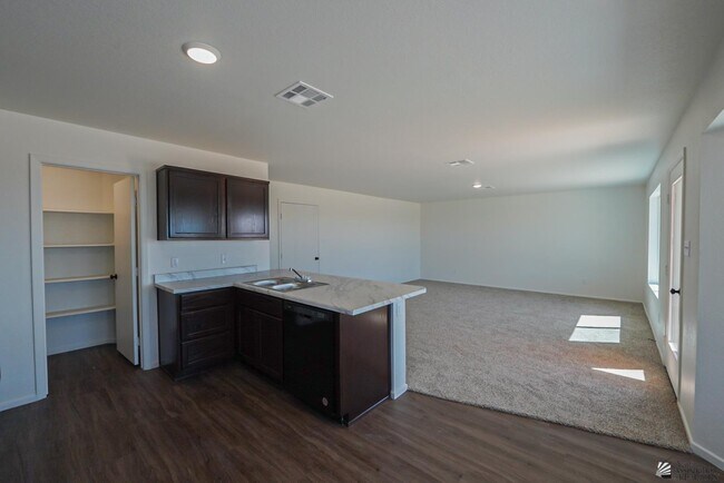 Foto del edificio - 7415 E 45th Pl