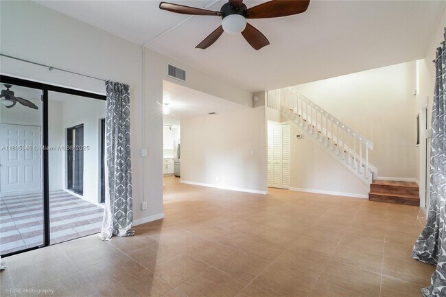 Foto del edificio - 567 Racquet Club Rd
